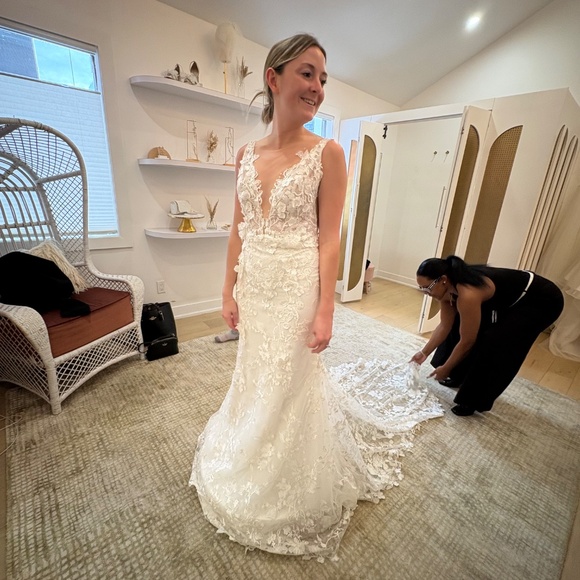 Wedding Dress - Picture 2 of 8